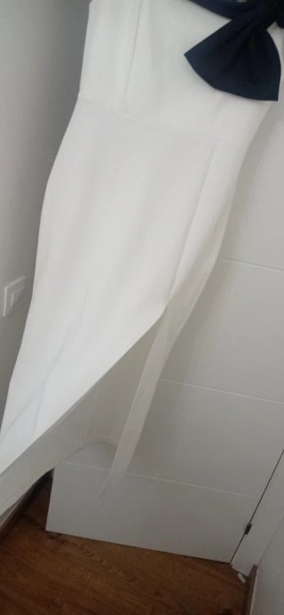 Vestido blanco y negro hombros fuera