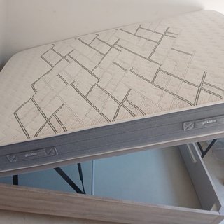 Cama canapé con escritorio y silla