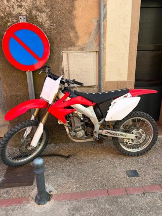 Honda CRF 450 Motocross Roja y Blanca