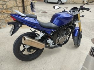 Hyosung 250 GT naked