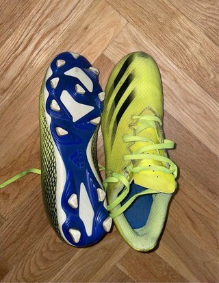 Botas de fútbol Adidas amarillas