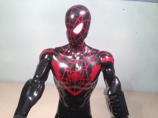 Spider-Man Action Figure Hasbro+Libro L'Uomo Ragno