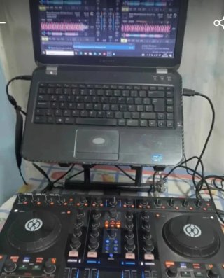 Controlador DJ Traktor S4 MK1