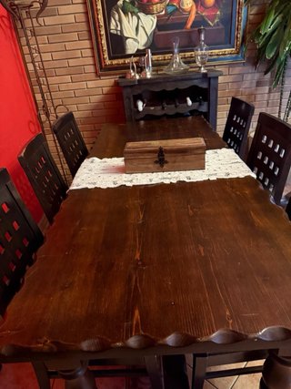 Mesa madera maciza y 6 sillas antiguas