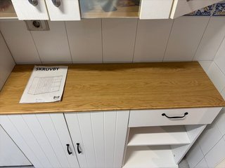 Aparador blanco con cajón y estantes