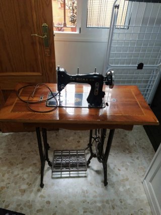 Máquina de coser antigua