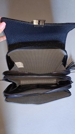 Borsa nera con tracolla a catena