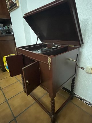 Gramóla años 1920 The Dulceola  Mueble de época.