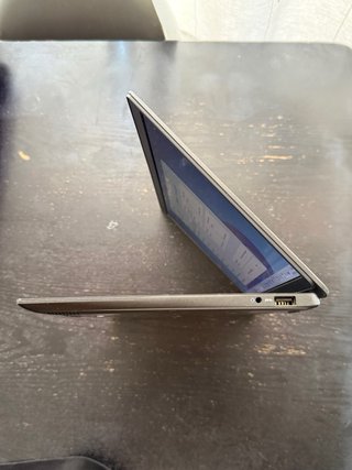 Dell Latitude 3301 Portátil
