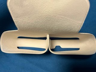Custodia ufficiale Apple per AirPods Max in bianco