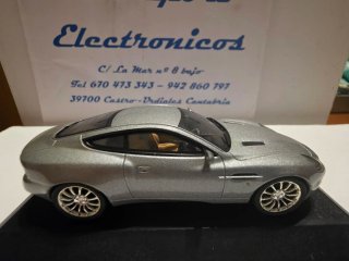 Aston Martin V12 Vanquish 2003 escala 1/43
