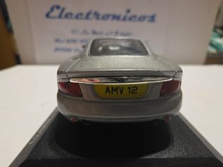 Aston Martin V12 Vanquish 2003 escala 1/43
