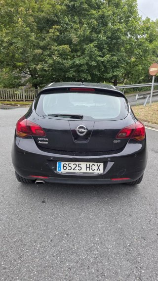 Opel Astra 2011
