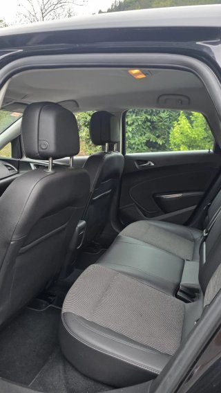 Opel Astra 2011