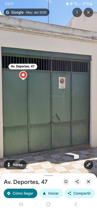 Puerta de garaje metálica verde