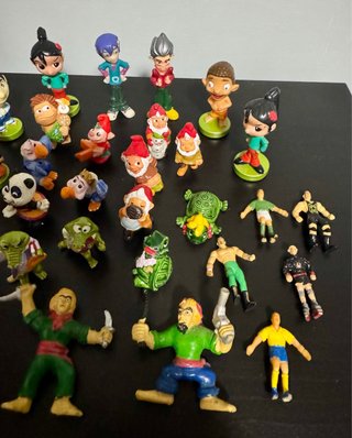 Sorpresine Kinder e Altro - Vari Personaggi