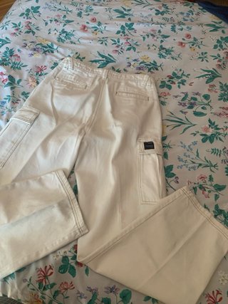 Pantalón blanco Pull&Bear