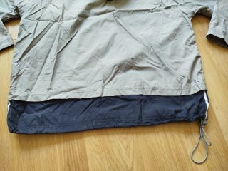 Sudadera Adidas con capucha beige y azul
