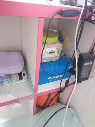 Escritorio infantil blanco y rosa