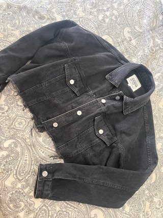 Chaqueta tejana corta Zara negra