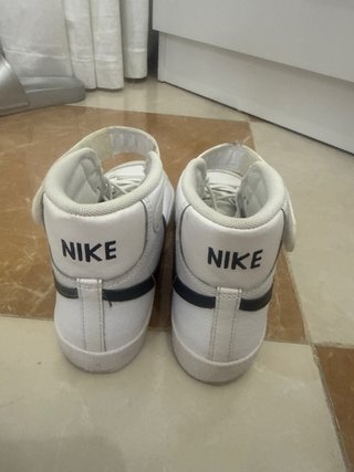 Botines Nike Blanco y Negro