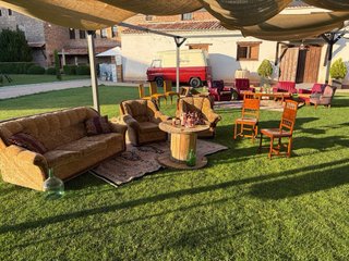 Set de sofas vintage ideal para boda alternativa