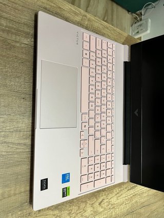 HP Victus 15 Rosa Intel Core i7 RTX 5050