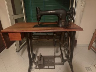 Macchina da cucire Singer vintage anni '50
