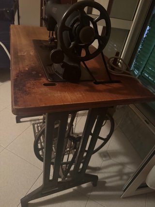 Macchina da cucire Singer vintage anni '50