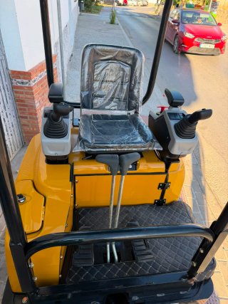 Mini excavadora ARL amarilla