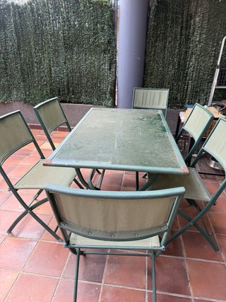 Mesa de exterior con sillas URGE POR MUDANZA