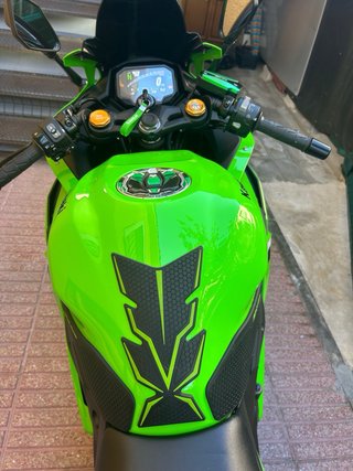 Kawasaki Ninja ZX4RR Verde