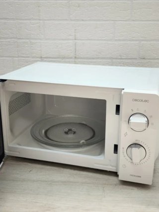 Cecotec Microondas ProClean 2010. 700 W