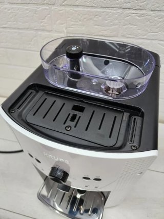 Cafetera Krups superautomática Blanca
