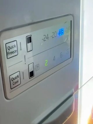 Frigorífico Beko plateado