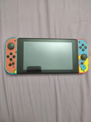Nintendo Switch con vinilo Pikachu