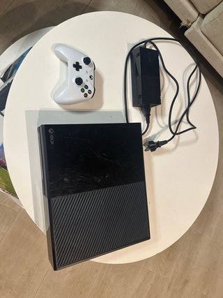 Xbox One Negra + Mando Blanco