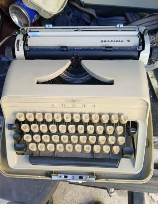 Máquina de escribir Gabriele 10