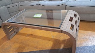 Mesa de centro de madera y cristal