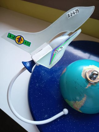 Lámpara infantil espacial
