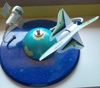 Lámpara infantil espacial