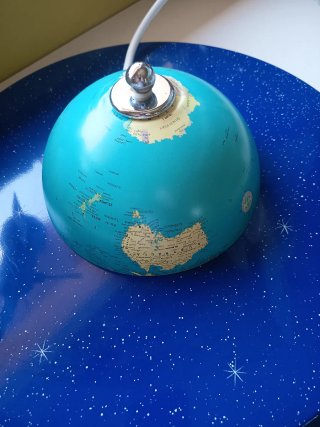 Lámpara infantil espacial