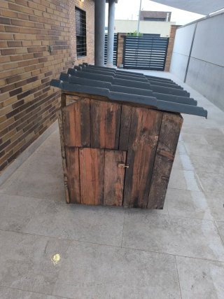 Caseta para perros de madera