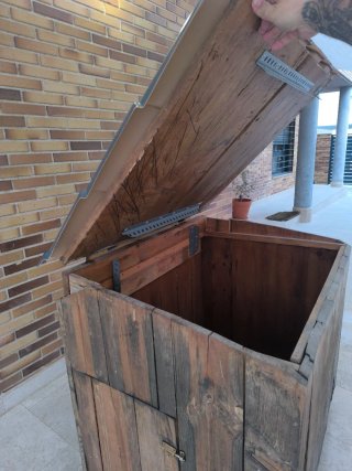 Caseta para perros de madera