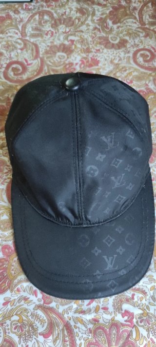 Gorra Louis Vuitton Negra y Dorada