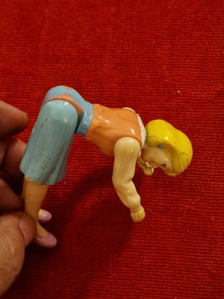 Bambola anni '90 in plastica dura