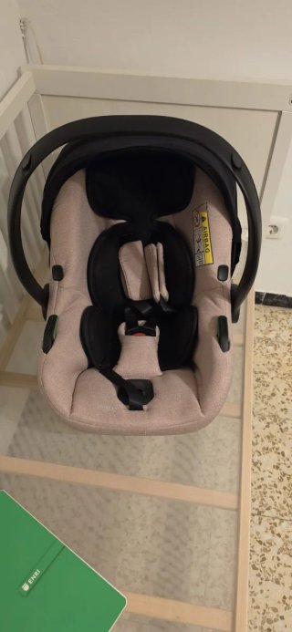 Carrito de bebé rosa