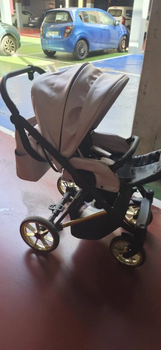 Carrito de bebé rosa