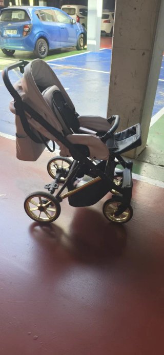Carrito de bebé rosa