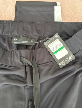 Pantalón deportivo Under Armour negro
